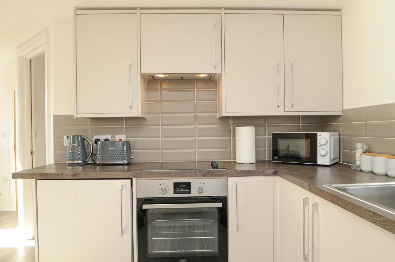 Luxury 5 Star London Apartment - Parking, Garden, Nr Greater London Metro Stations Exterior photo