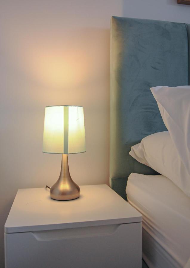 Luxury 5 Star London Apartment - Parking, Garden, Nr Greater London Metro Stations Exterior photo