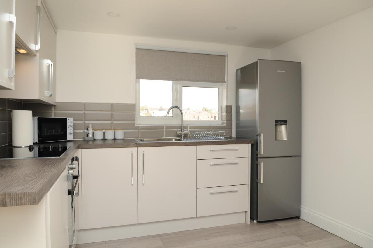 Luxury 5 Star London Apartment - Parking, Garden, Nr Greater London Metro Stations Exterior photo