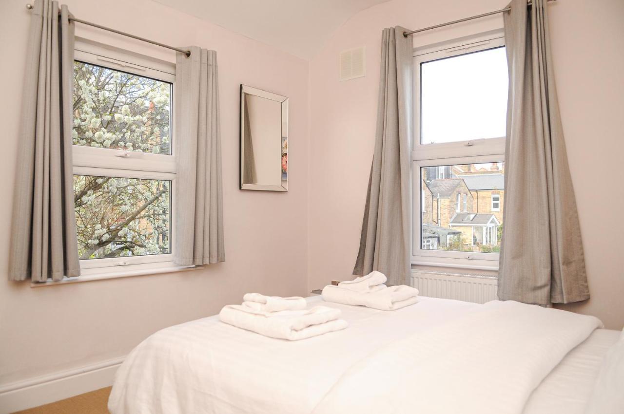 Luxury 5 Star London Apartment - Parking, Garden, Nr Greater London Metro Stations Exterior photo
